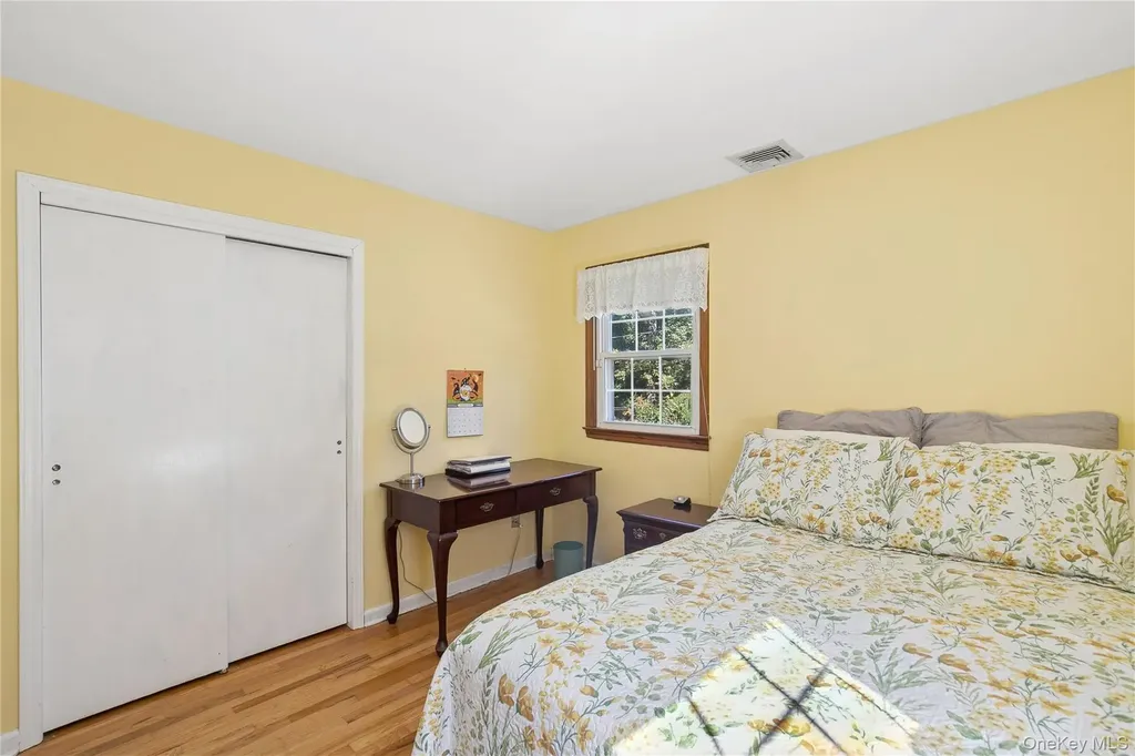 94 Mobrey Lane Smithtown NY 11787
