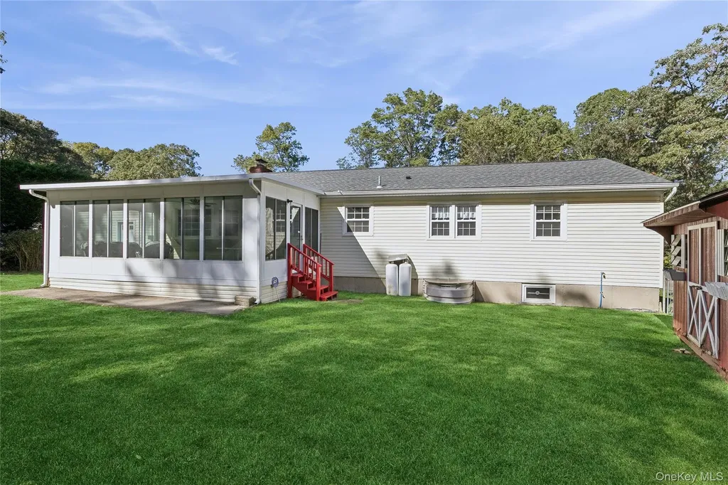 94 Mobrey Lane Smithtown NY 11787