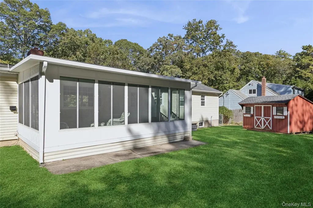 94 Mobrey Lane Smithtown NY 11787