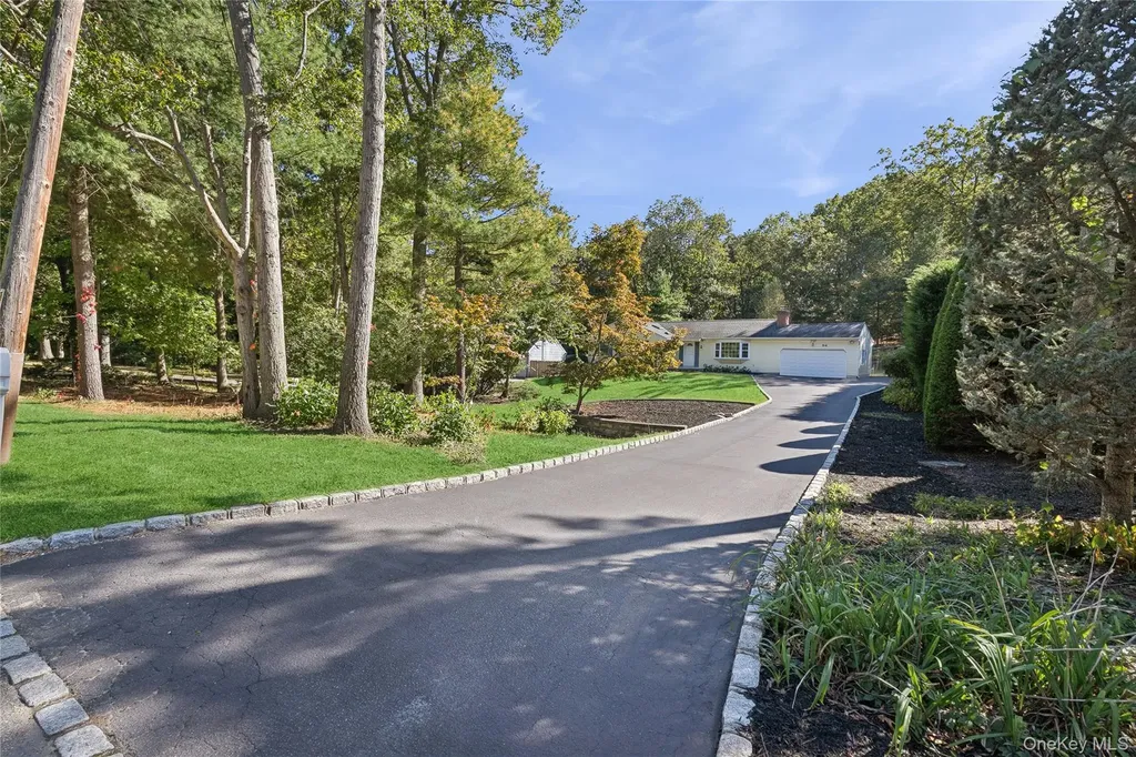 94 Mobrey Lane Smithtown NY 11787