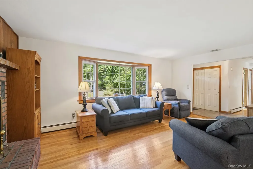 94 Mobrey Lane Smithtown NY 11787