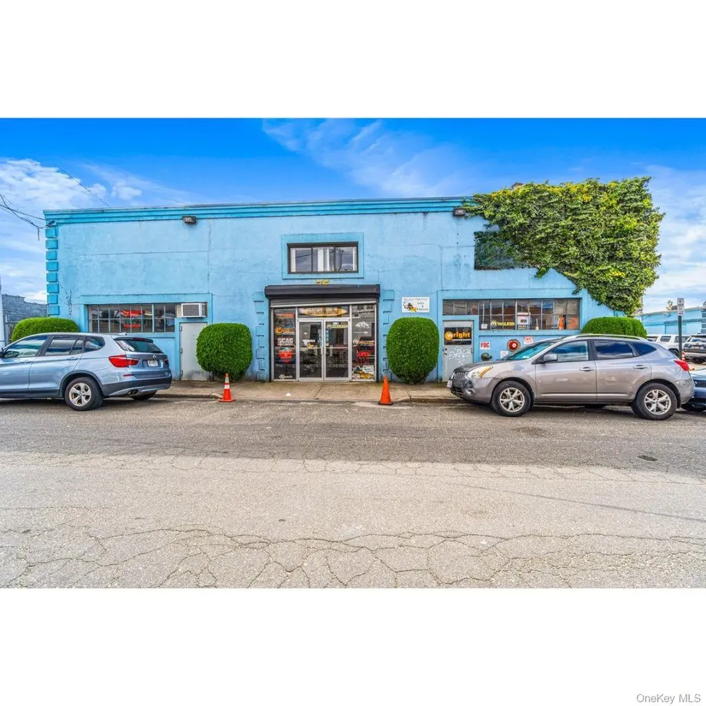 75 Windsor Avenue Mineola NY 11501