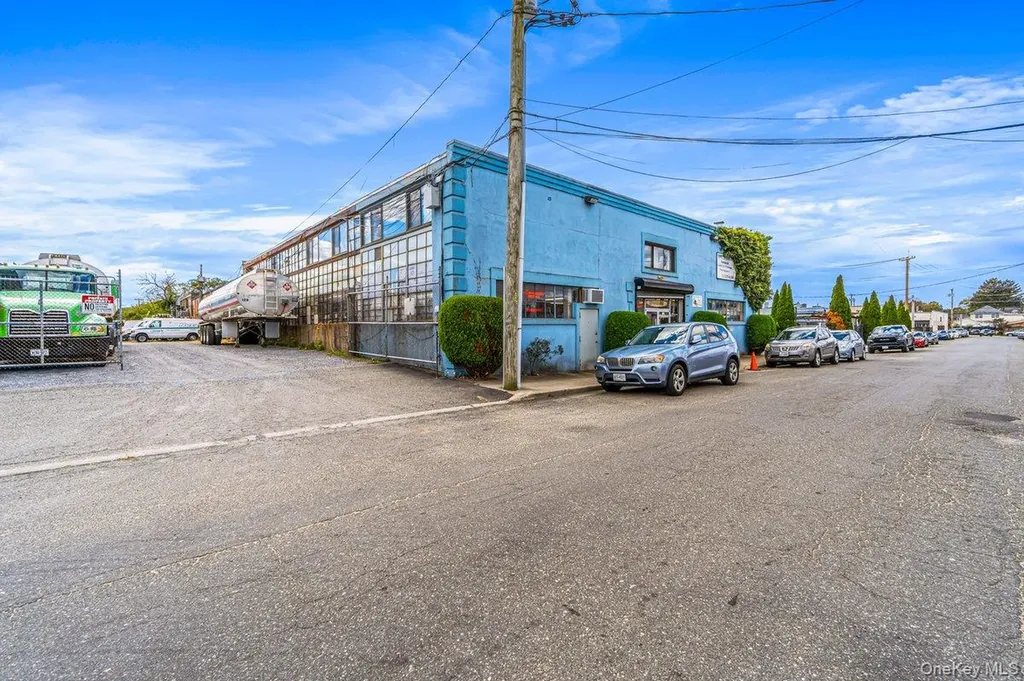 75 Windsor Avenue Mineola NY 11501