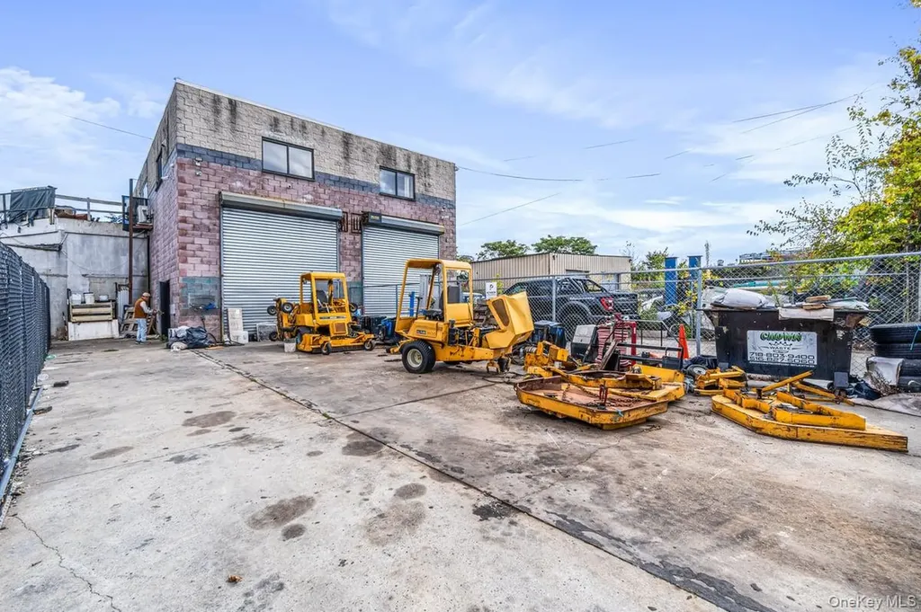 75 Windsor Avenue Mineola NY 11501
