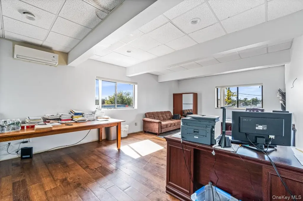 75 Windsor Avenue Mineola NY 11501