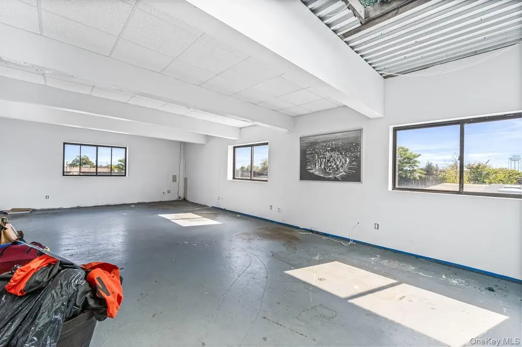 75 Windsor Avenue Mineola NY 11501