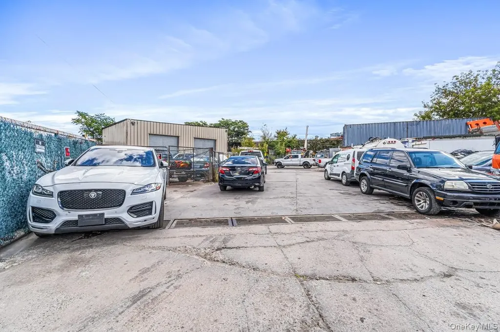 75 Windsor Avenue Mineola NY 11501