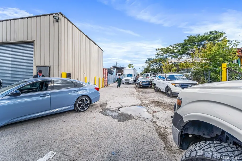 75 Windsor Avenue Mineola NY 11501