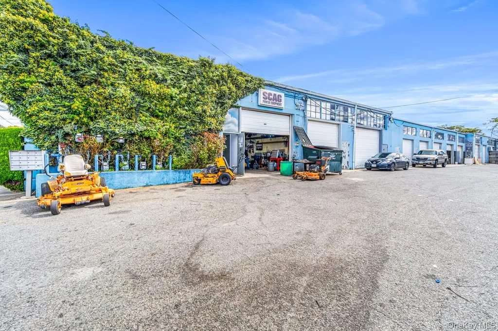 75 Windsor Avenue Mineola NY 11501