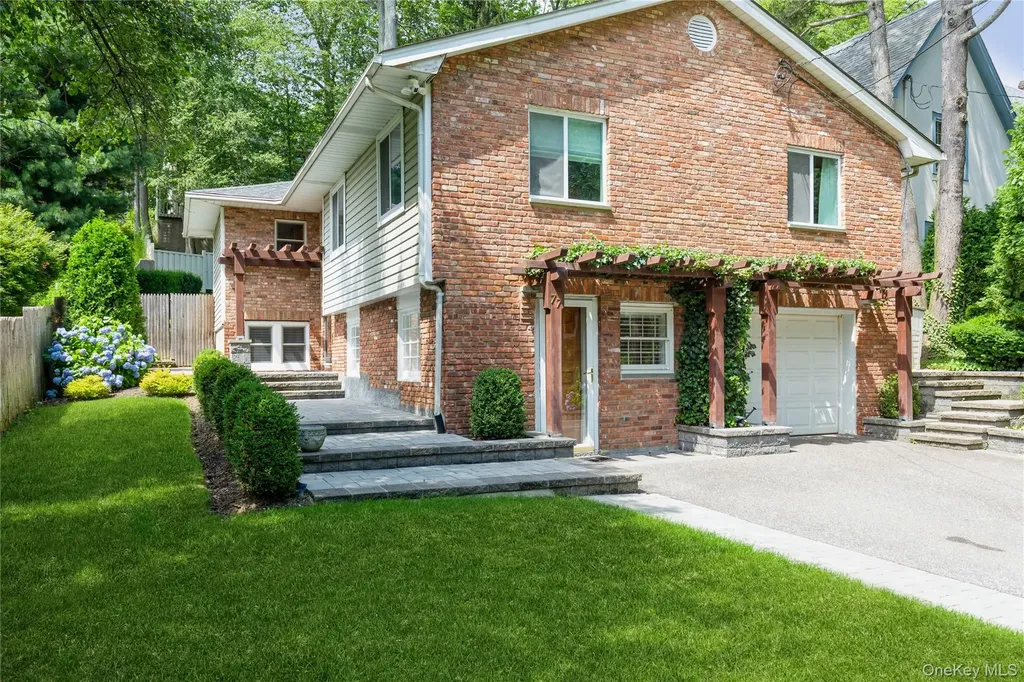 77 Abbott Drive Halesite NY 11743
