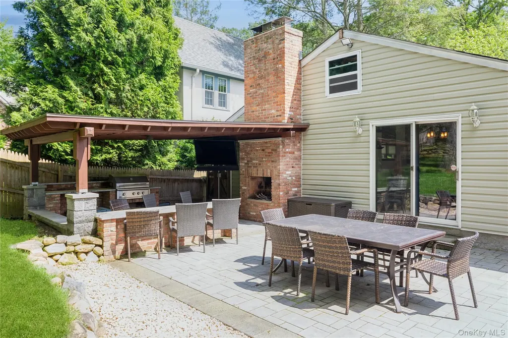 77 Abbott Drive Halesite NY 11743
