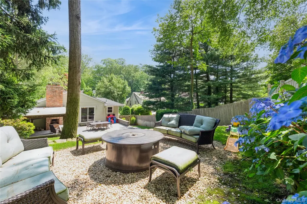 77 Abbott Drive Halesite NY 11743