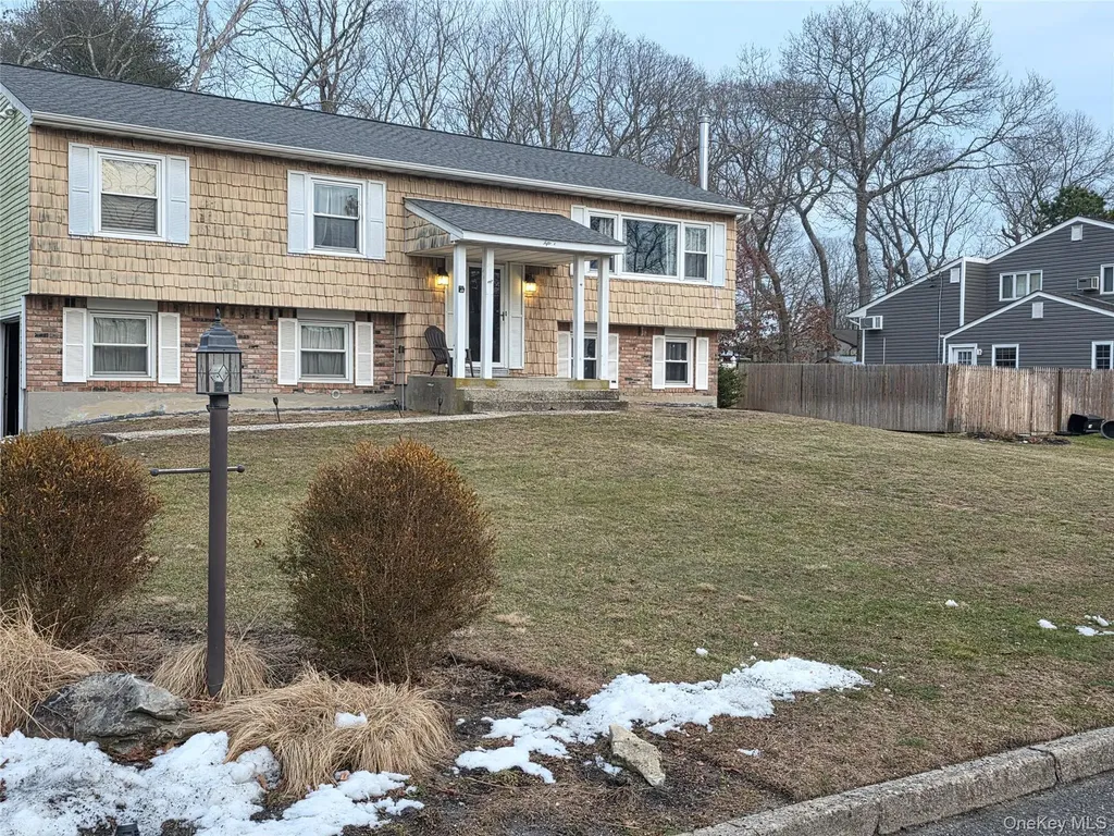 15 Canterbury Drive Coram NY 11727