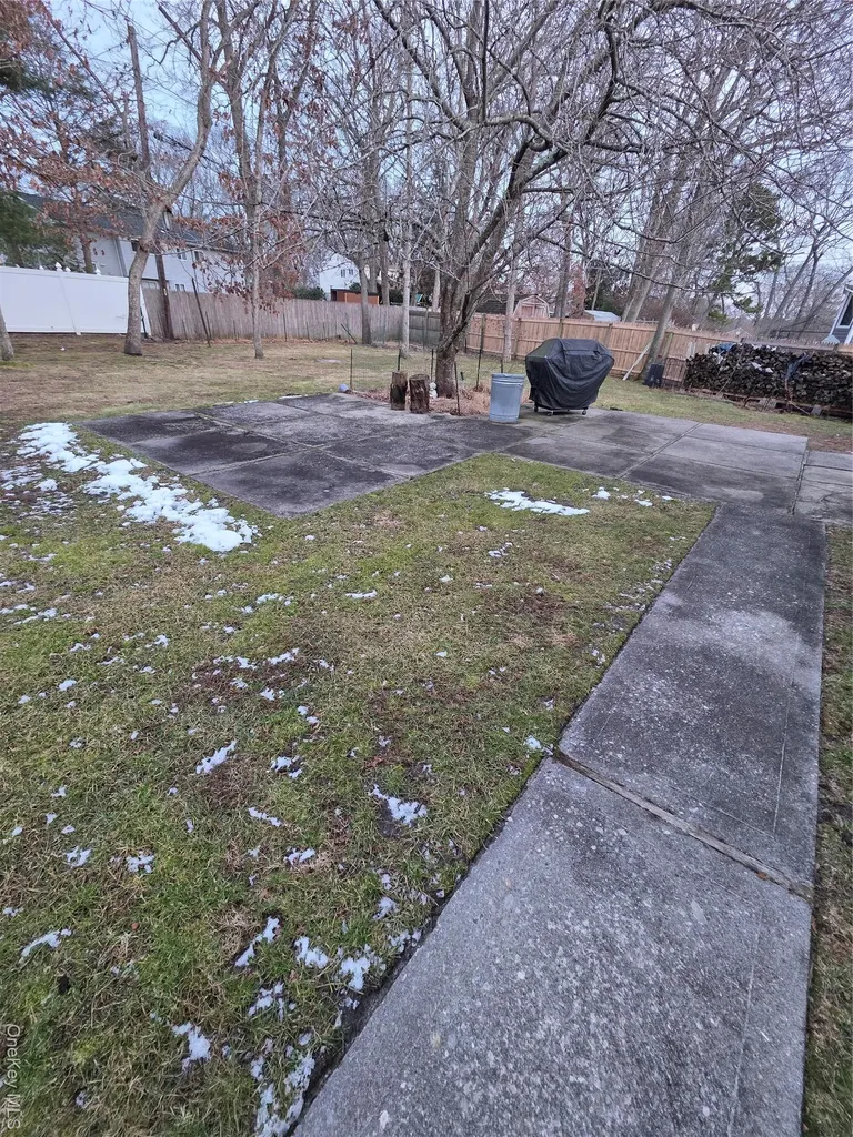 15 Canterbury Drive Coram NY 11727