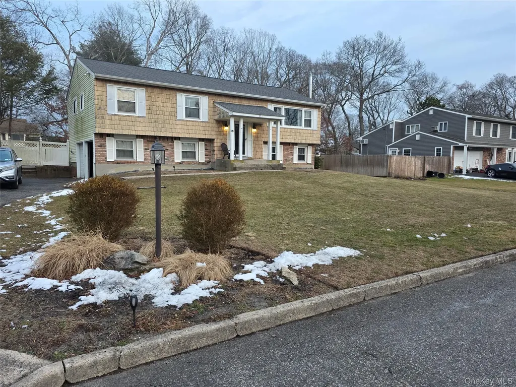 15 Canterbury Drive Coram NY 11727