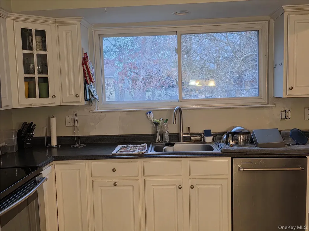 15 Canterbury Drive Coram NY 11727