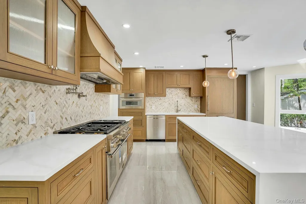 7 Mcculloch Drive Dix Hills NY 11746