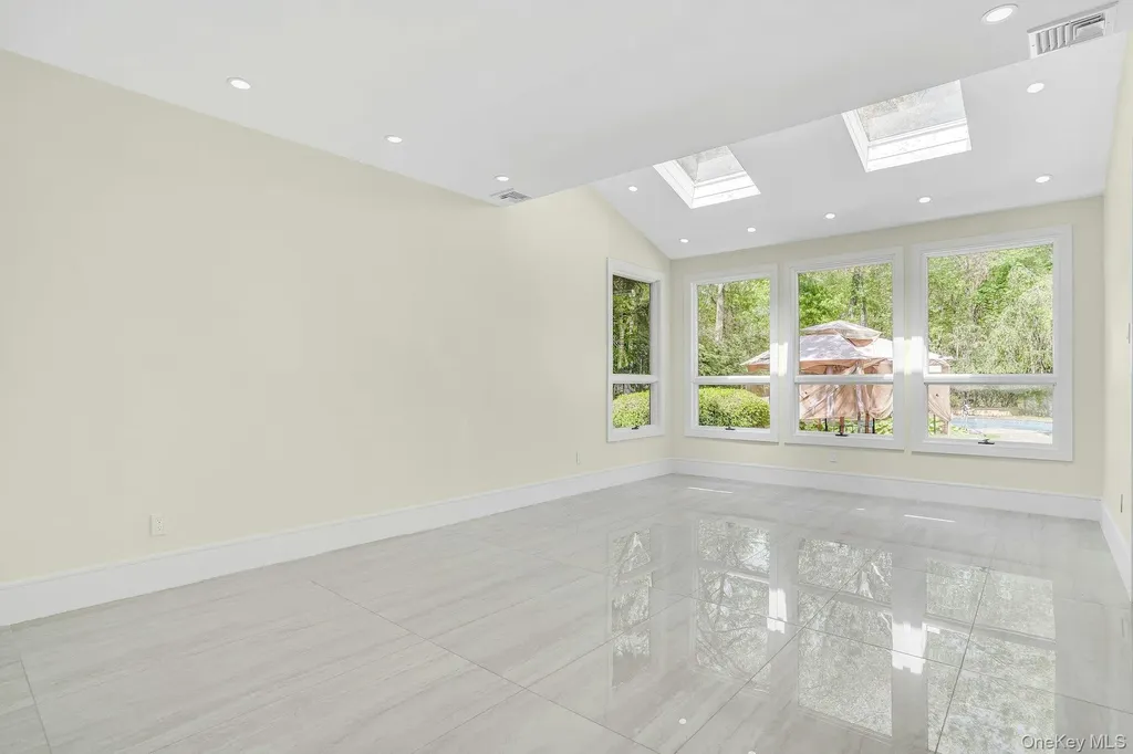 7 Mcculloch Drive Dix Hills NY 11746