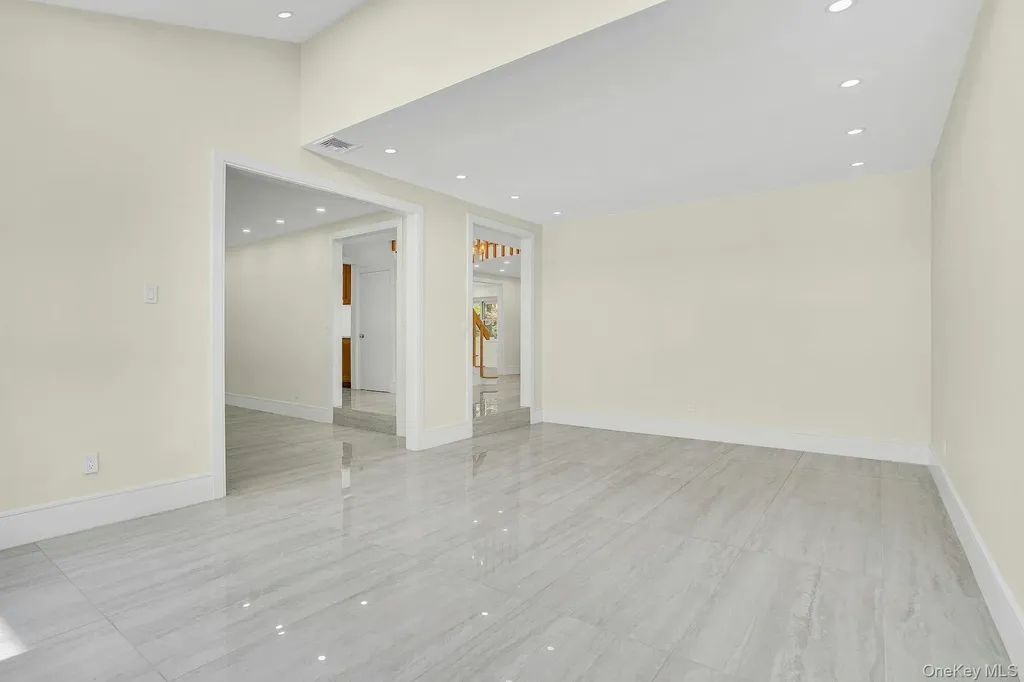 7 Mcculloch Drive Dix Hills NY 11746