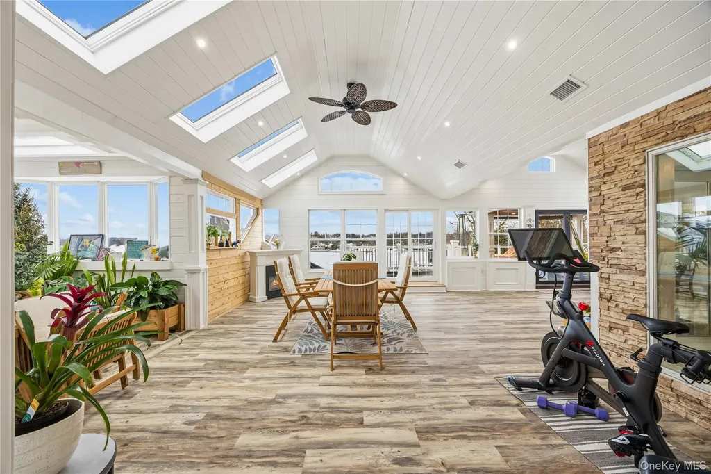 333 E Shore Road Kings Point NY 11023
