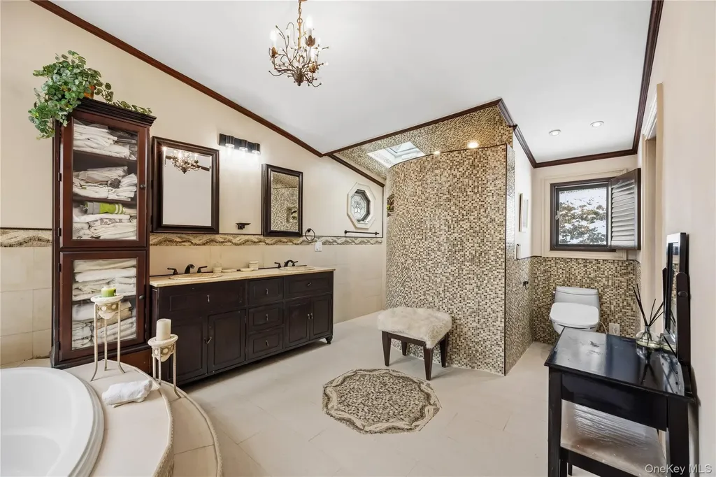 333 E Shore Road Kings Point NY 11023