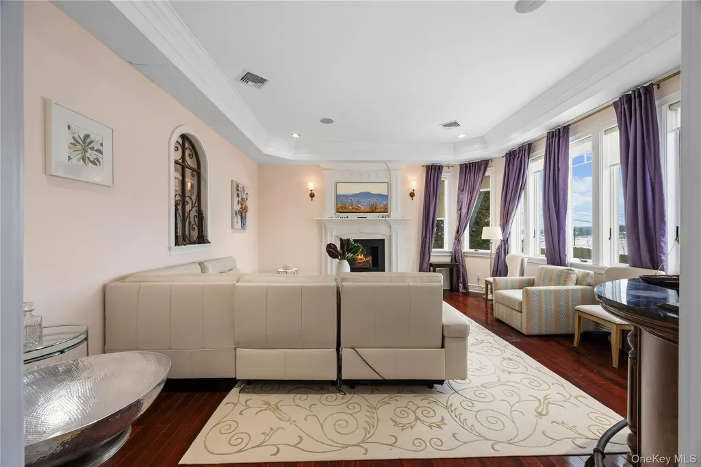 333 E Shore Road Kings Point NY 11023