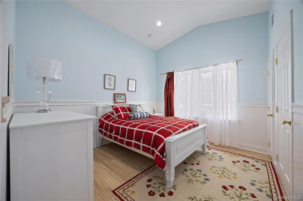333 E Shore Road Kings Point NY 11023