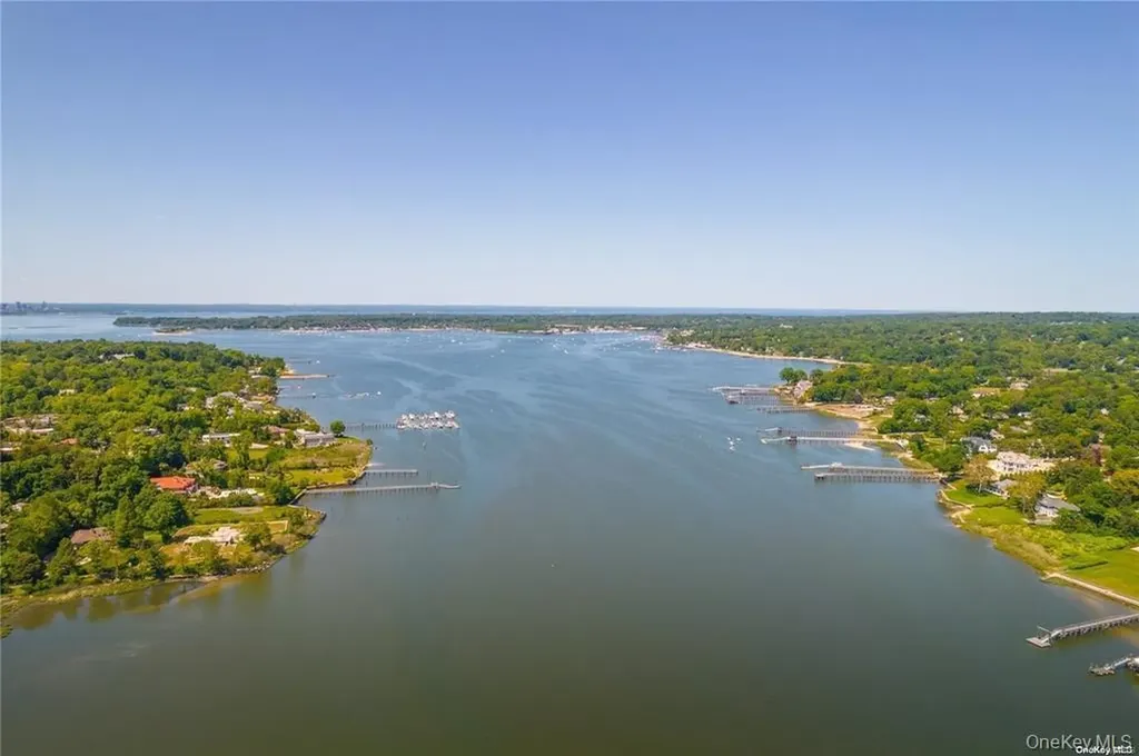 333 E Shore Road Kings Point NY 11023