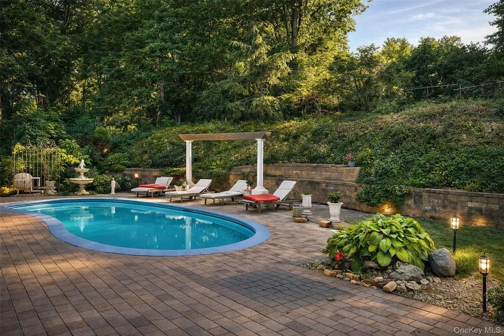 333 E Shore Road Kings Point NY 11023