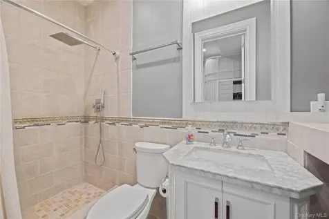 333 E Shore Road Kings Point NY 11023