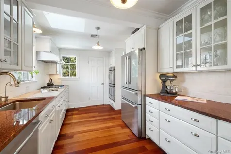 27 Huntington Avenue Scarsdale NY 10583