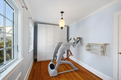 27 Huntington Avenue Scarsdale NY 10583
