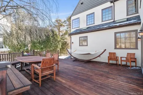 27 Huntington Avenue Scarsdale NY 10583