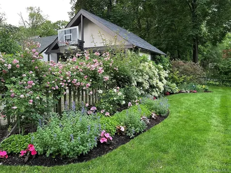 27 Huntington Avenue Scarsdale NY 10583