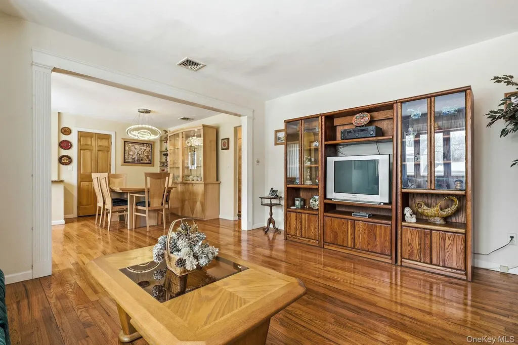 7 Bartel Place South Huntington NY 11746
