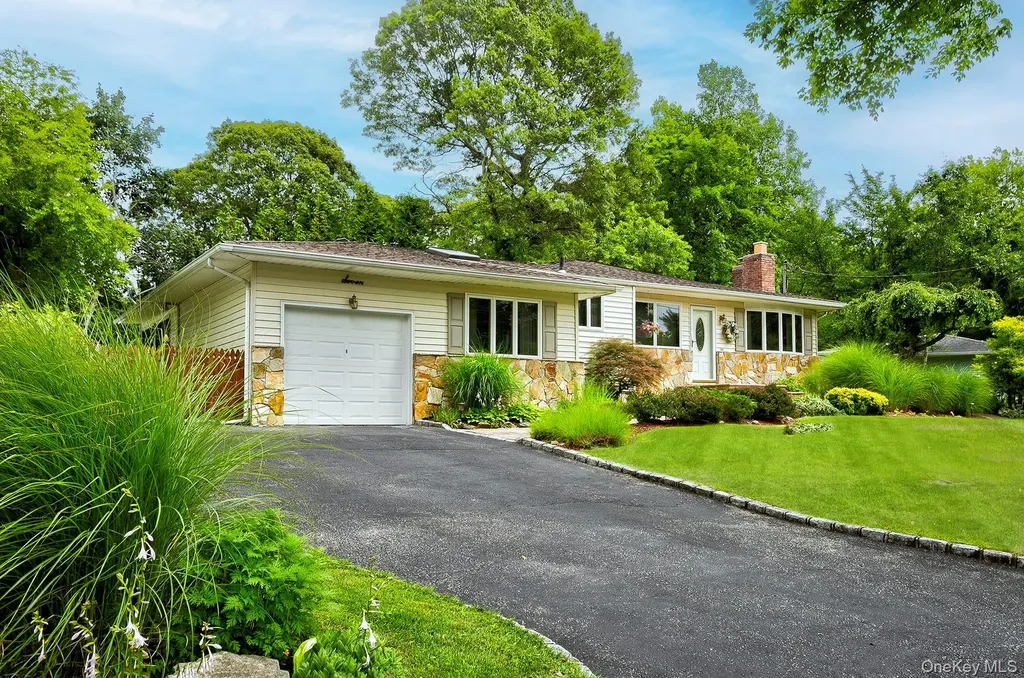 7 Bartel Place South Huntington NY 11746
