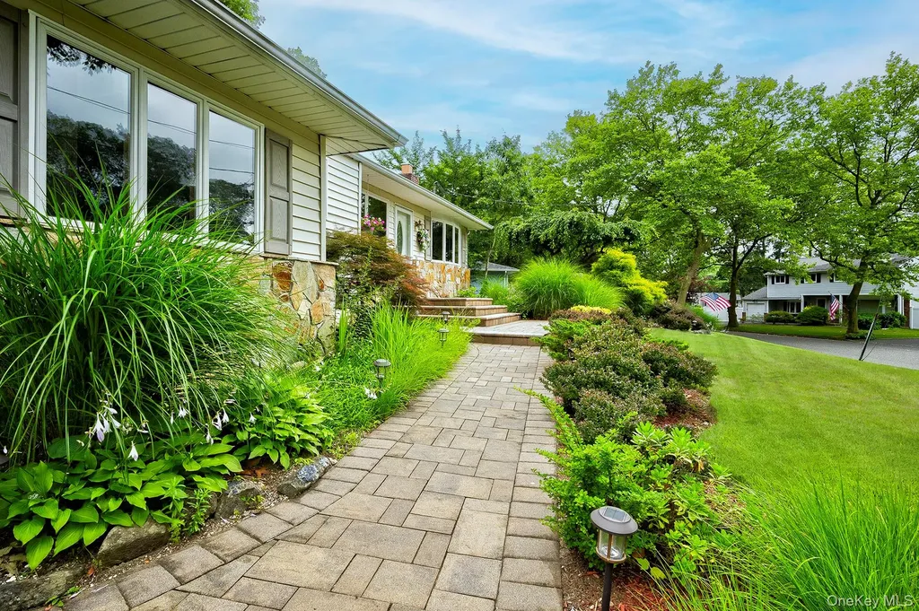 7 Bartel Place South Huntington NY 11746