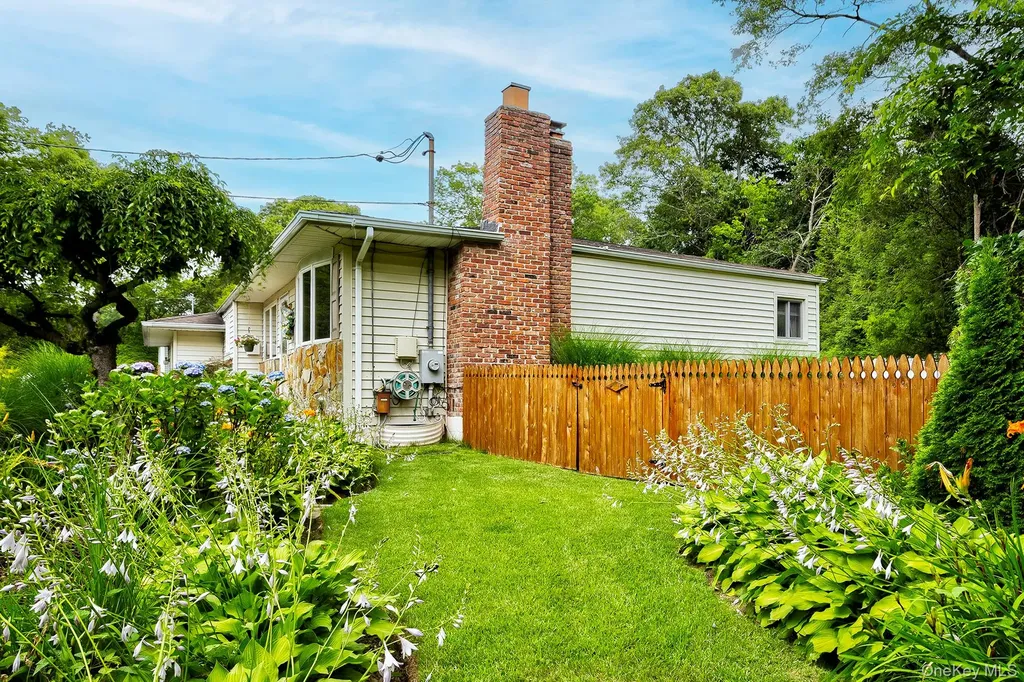 7 Bartel Place South Huntington NY 11746