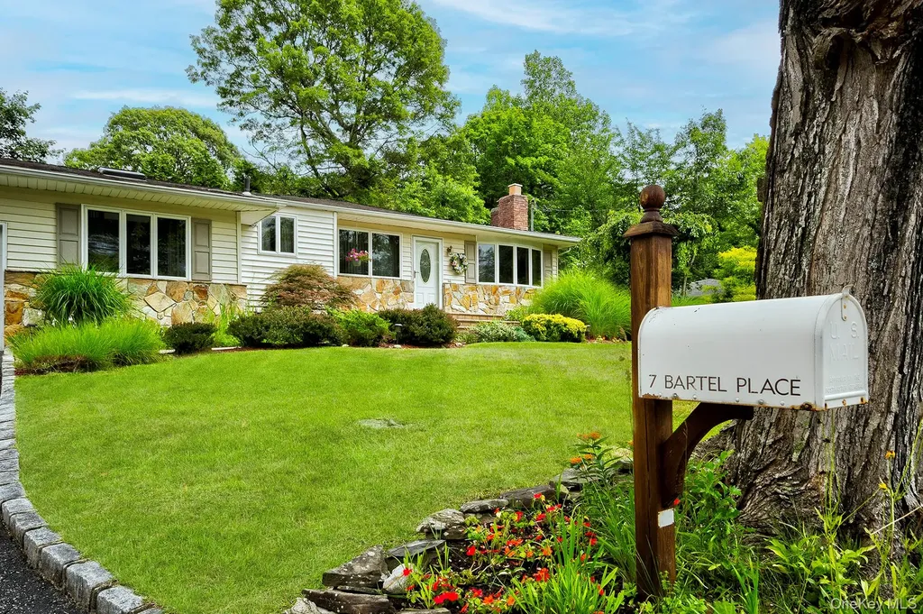 7 Bartel Place South Huntington NY 11746