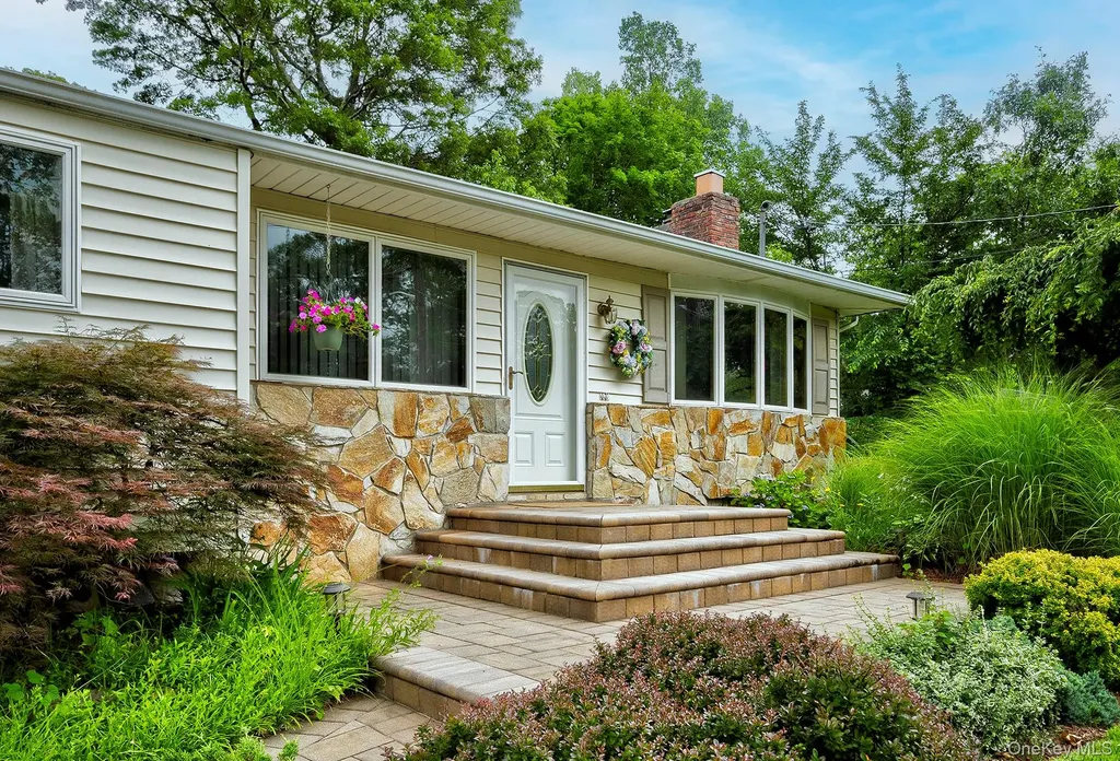 7 Bartel Place South Huntington NY 11746