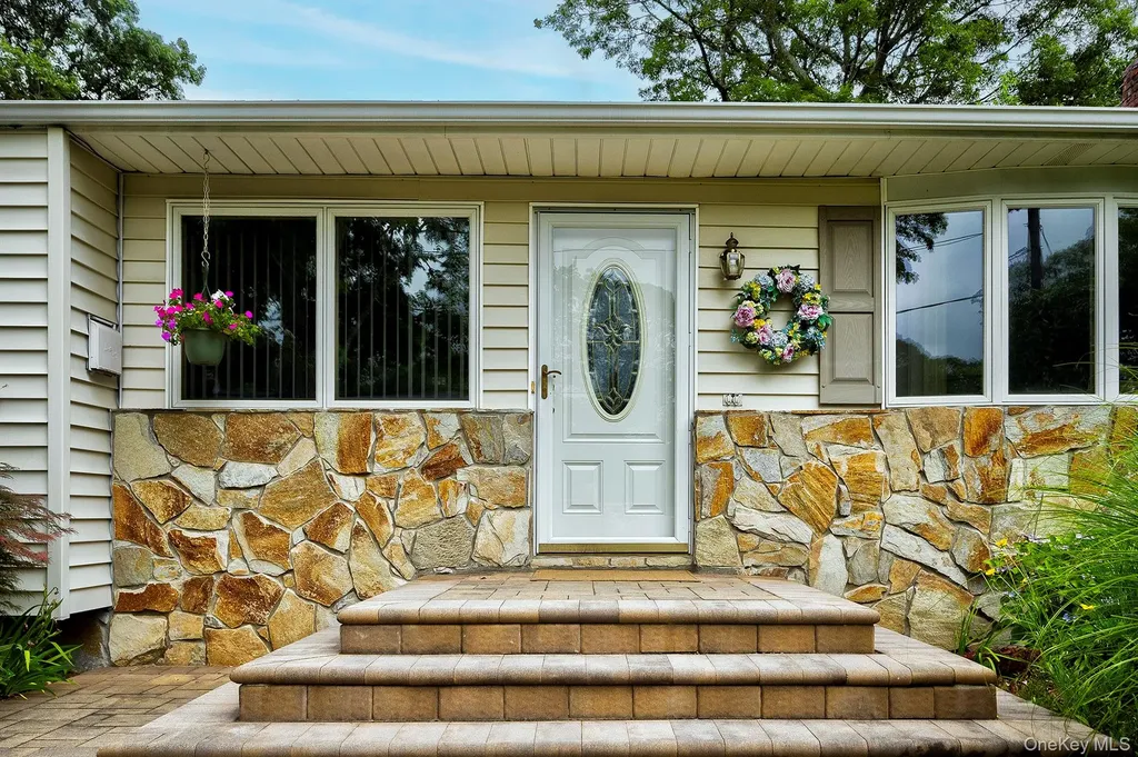 7 Bartel Place South Huntington NY 11746