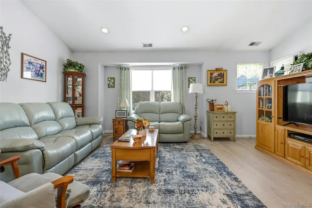54 Morley Circle Melville NY 11747