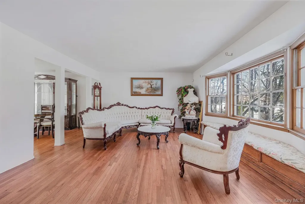 140 Seaman Neck Road Dix Hills NY 11746