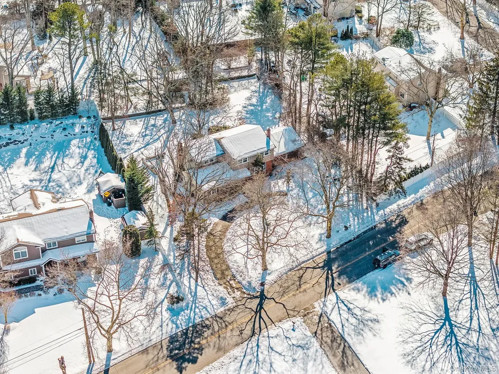 140 Seaman Neck Road Dix Hills NY 11746
