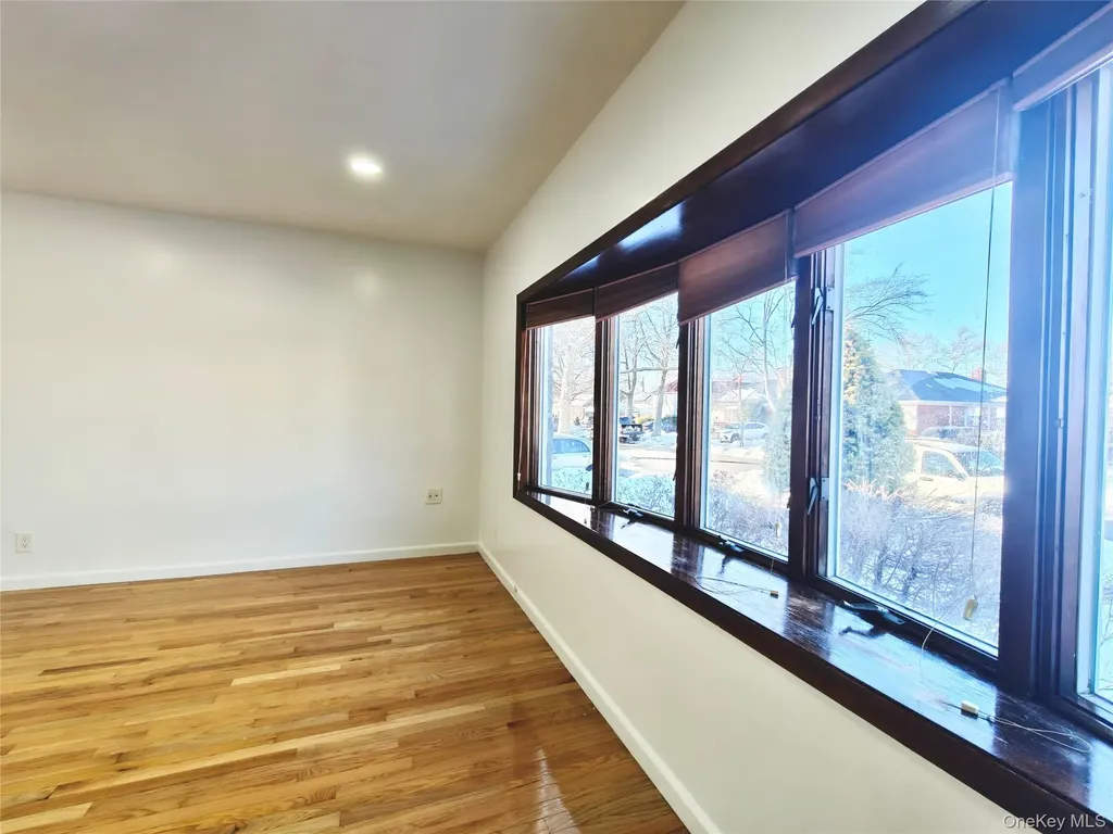 151-28 24th Road Road Whitestone NY 11357