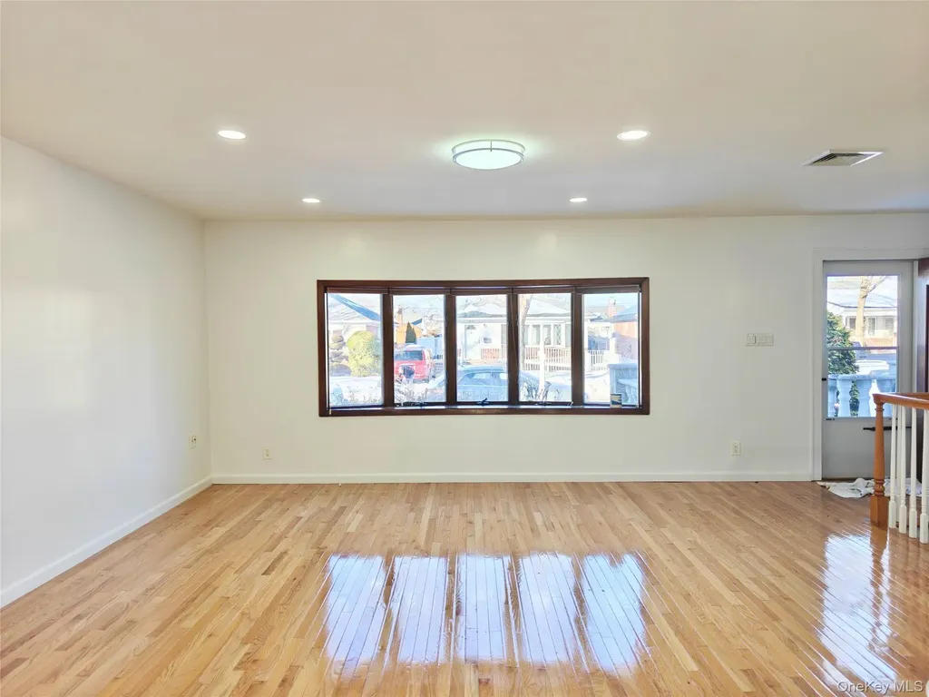 151-28 24th Road Road Whitestone NY 11357