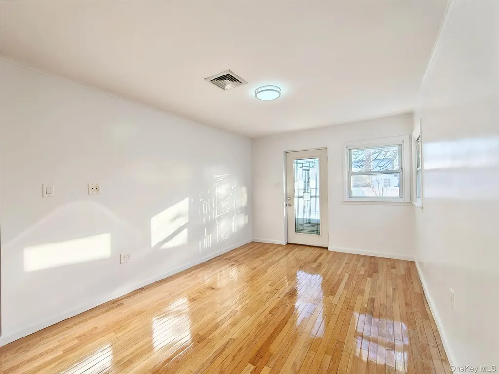 151-28 24th Road Road Whitestone NY 11357