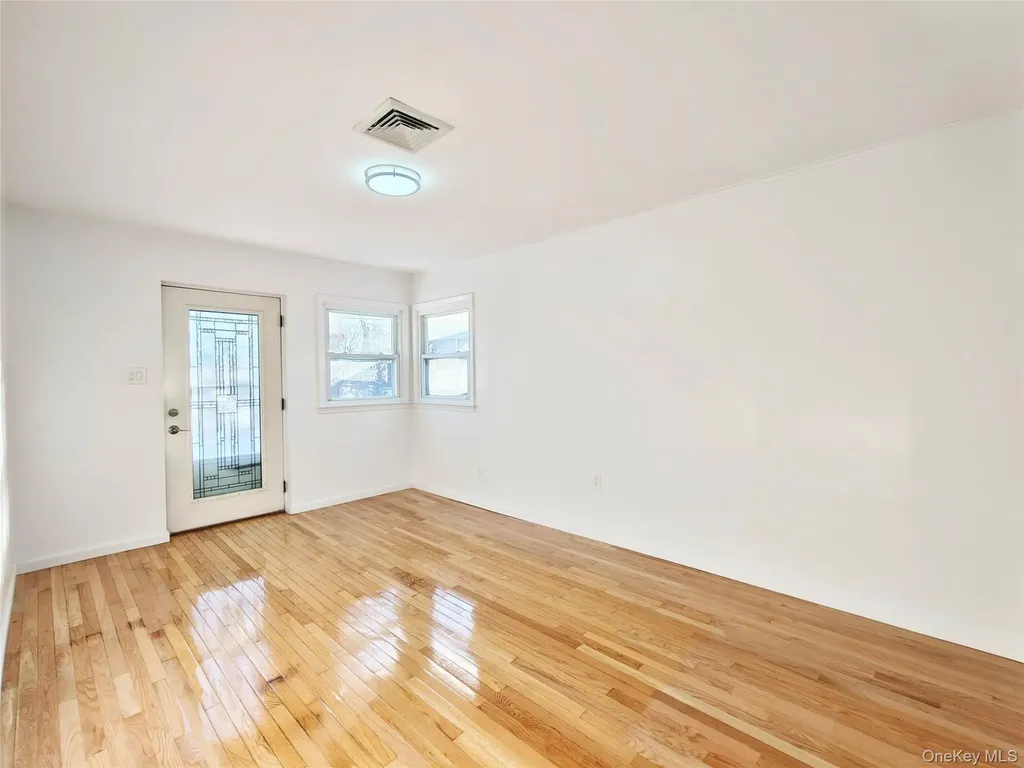 151-28 24th Road Road Whitestone NY 11357