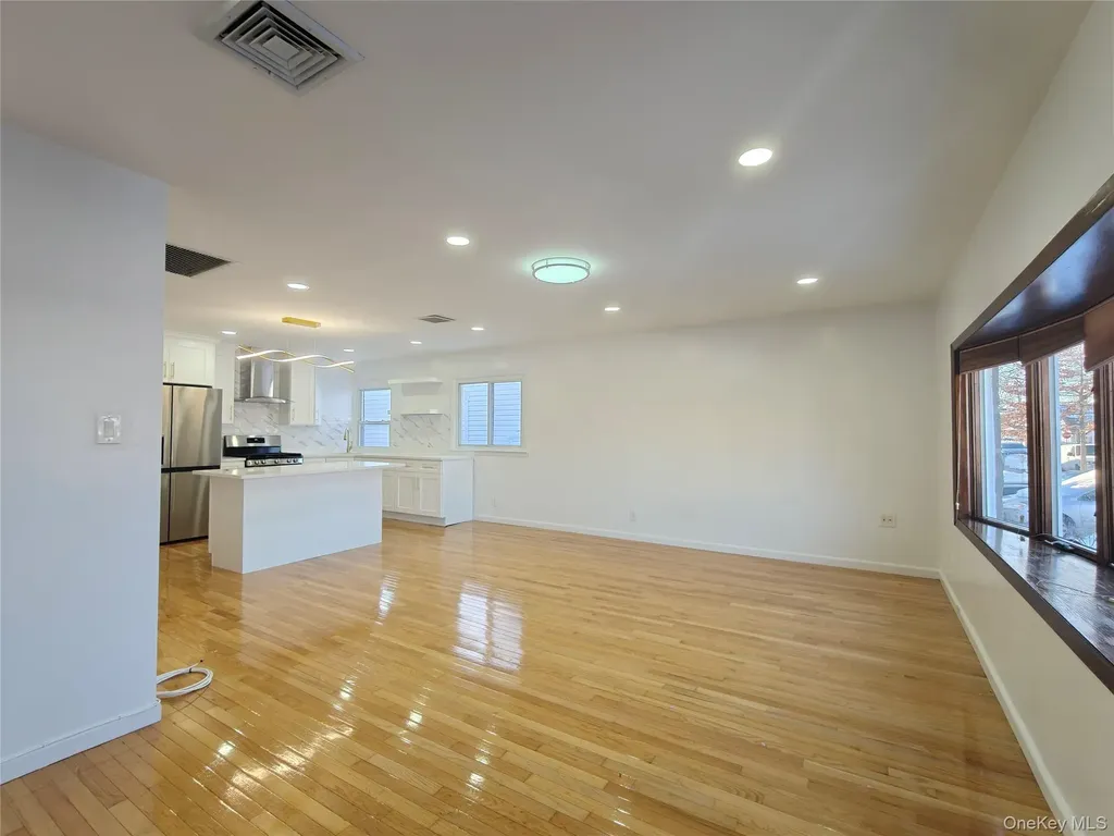 151-28 24th Road Road Whitestone NY 11357