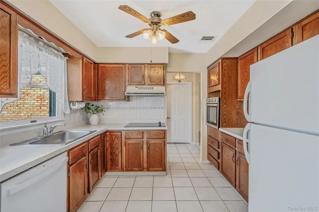 35 Chippendale Drive Mount Sinai NY 11766